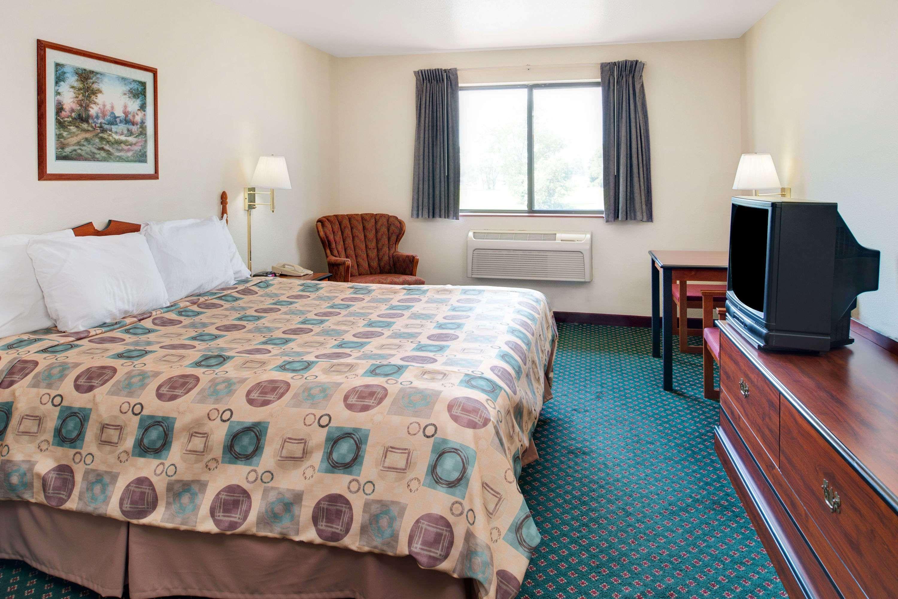 Super 8 By Wyndham Omaha Eppley Airport/Carter Lake Exterior photo